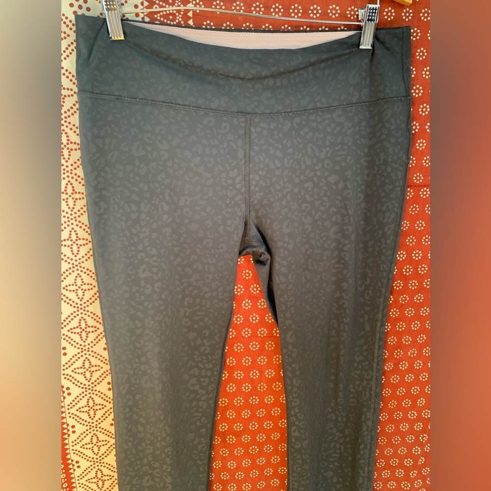 Athletic leggings
